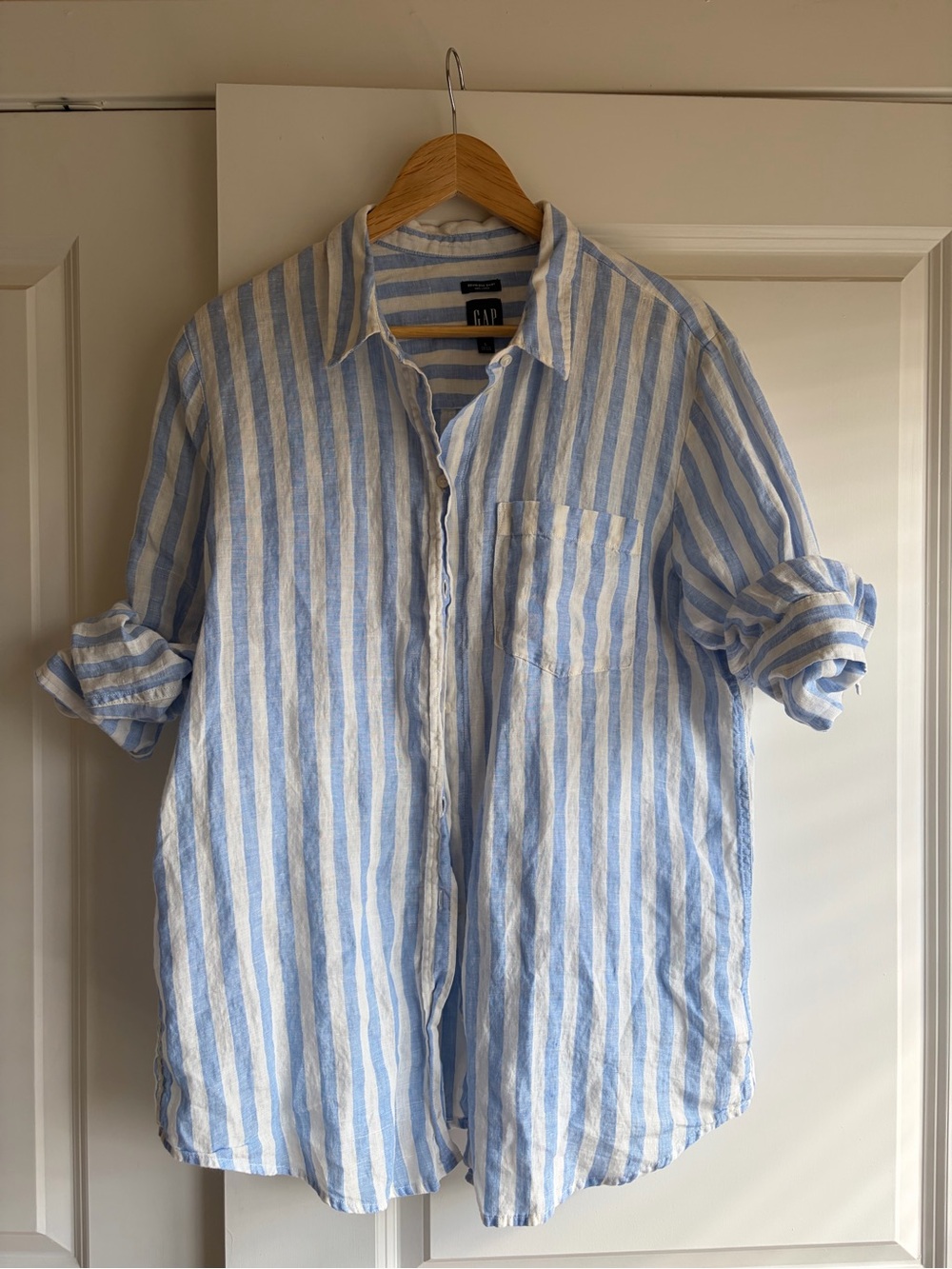 GAP Linen Women’s Boyfriend Shirt Light Blue & White Vertical Stripe Button-Down